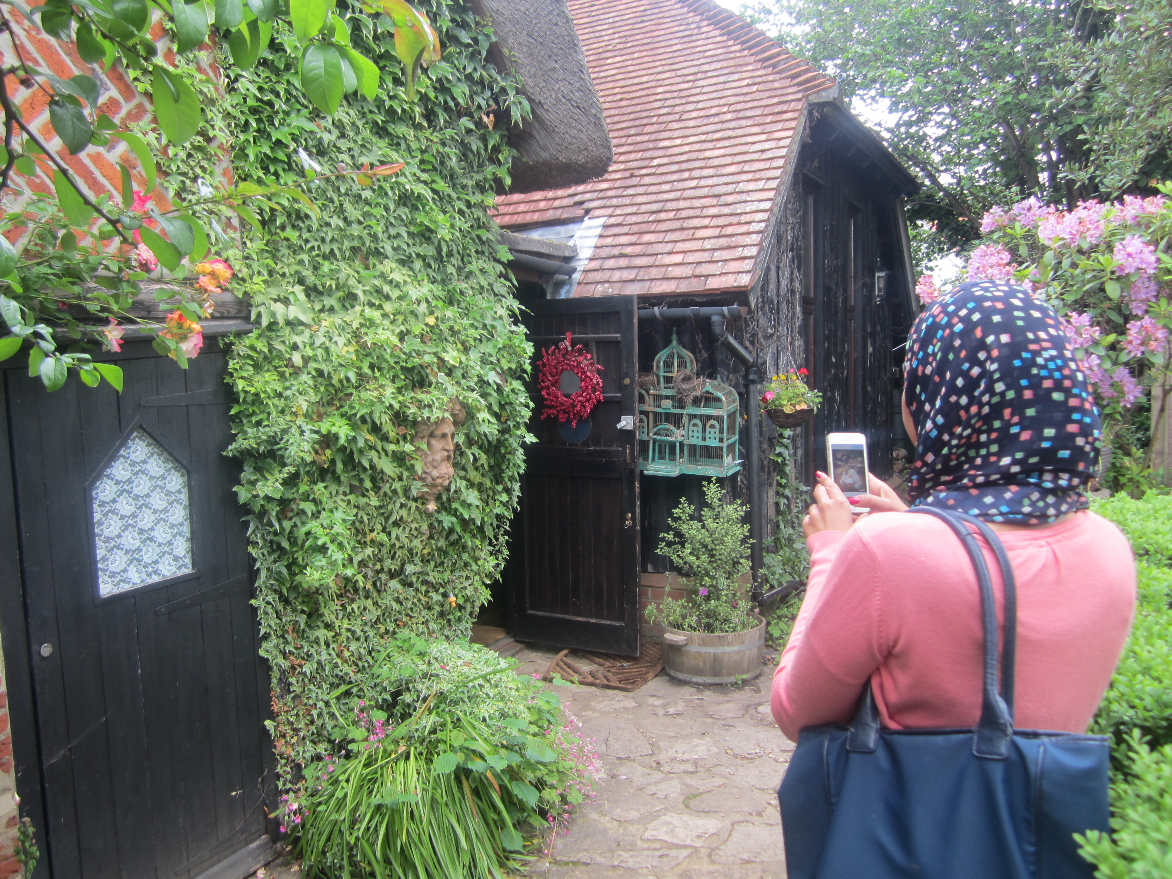 400 Year Old Thatched Cottage- Wonderful Service, warm, welcoming. Coffee away from Home